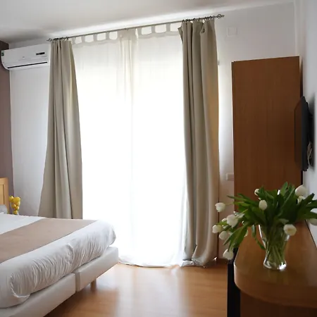 The Night 4* Сорренто