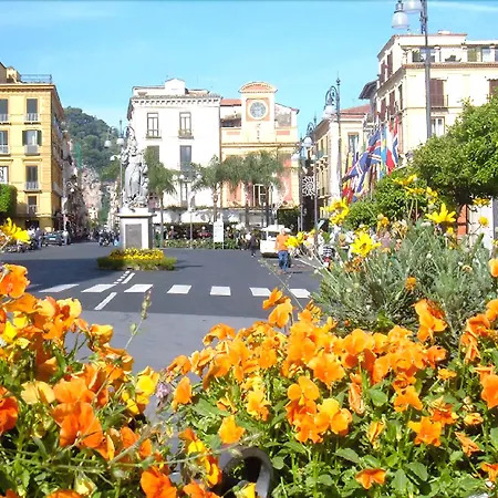 Konukevi The Night Sorrento