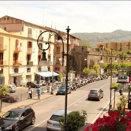 The Night Pensión 4*