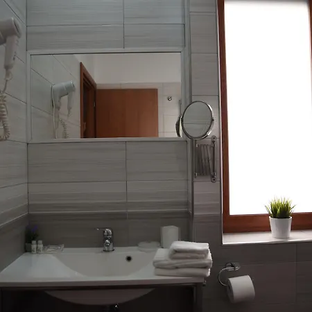 The Night Pensión 4*