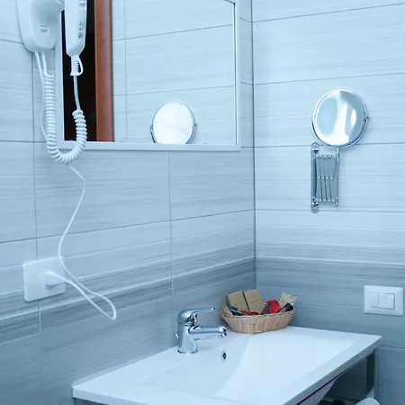 Pensión The Night 4*