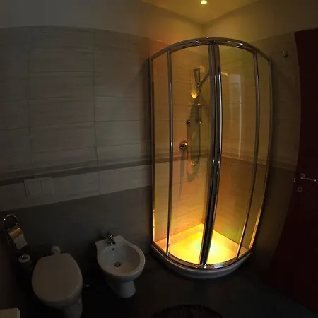 Pensión The Night 4*